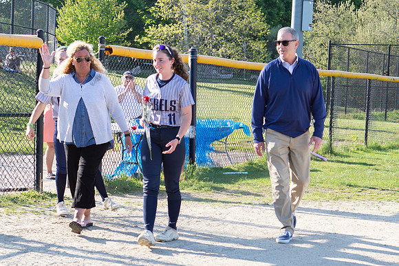 SKHSSoftball0042
